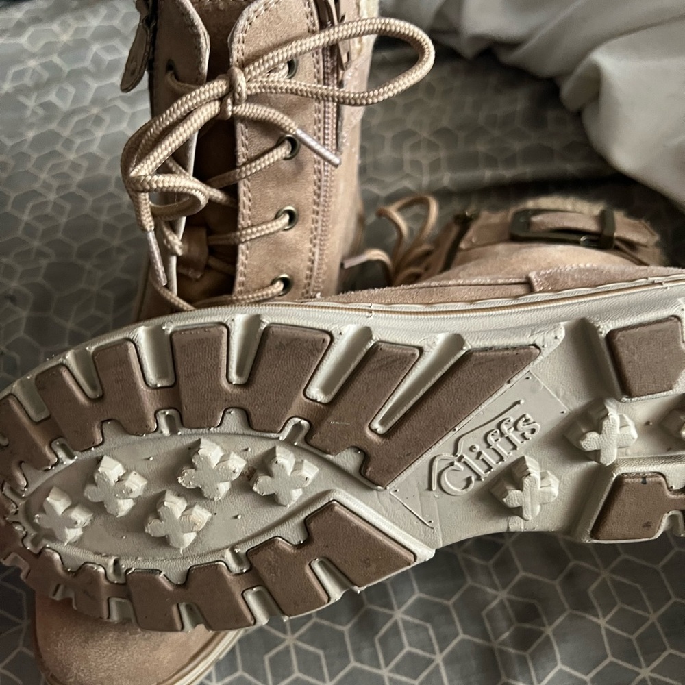 Cliffs boots - Picture 1 of 3